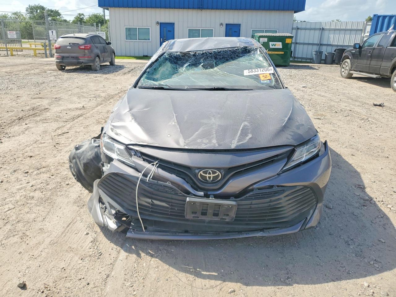 2020 Toyota Camry Le - Фото 5