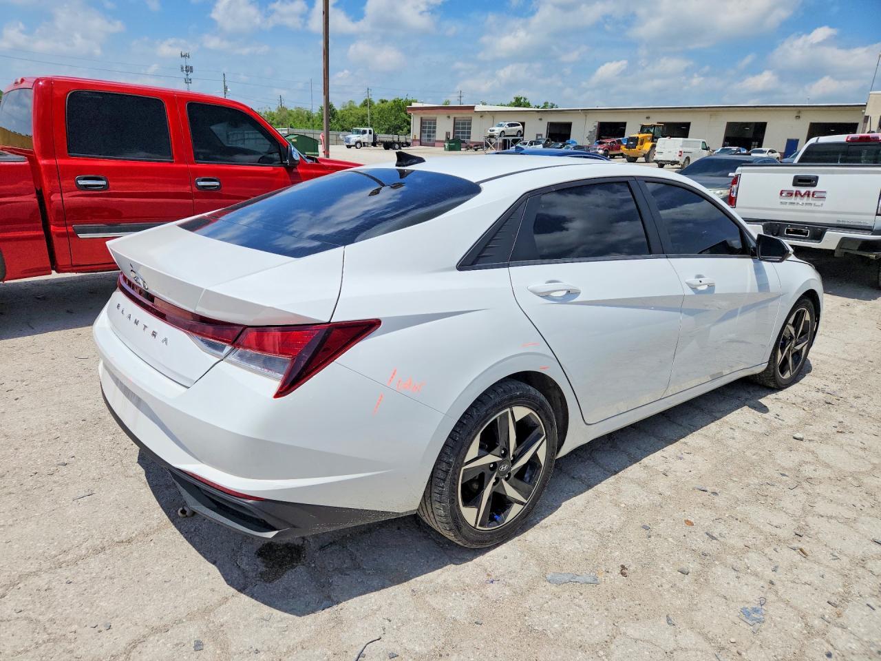 2023 Hyundai Elantra Sel - Image 3