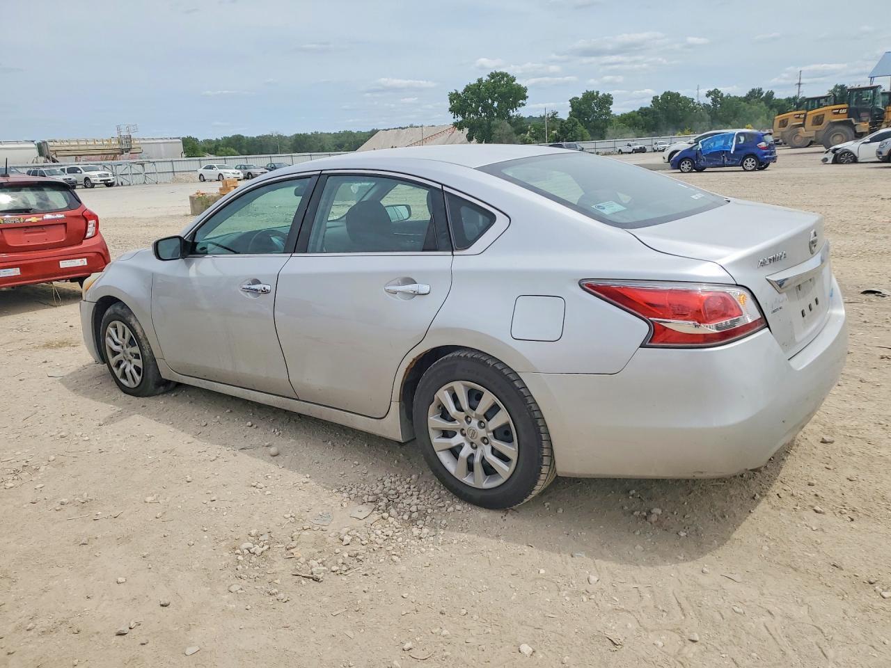 2014 Nissan Altima 2.5 S - Фото 2