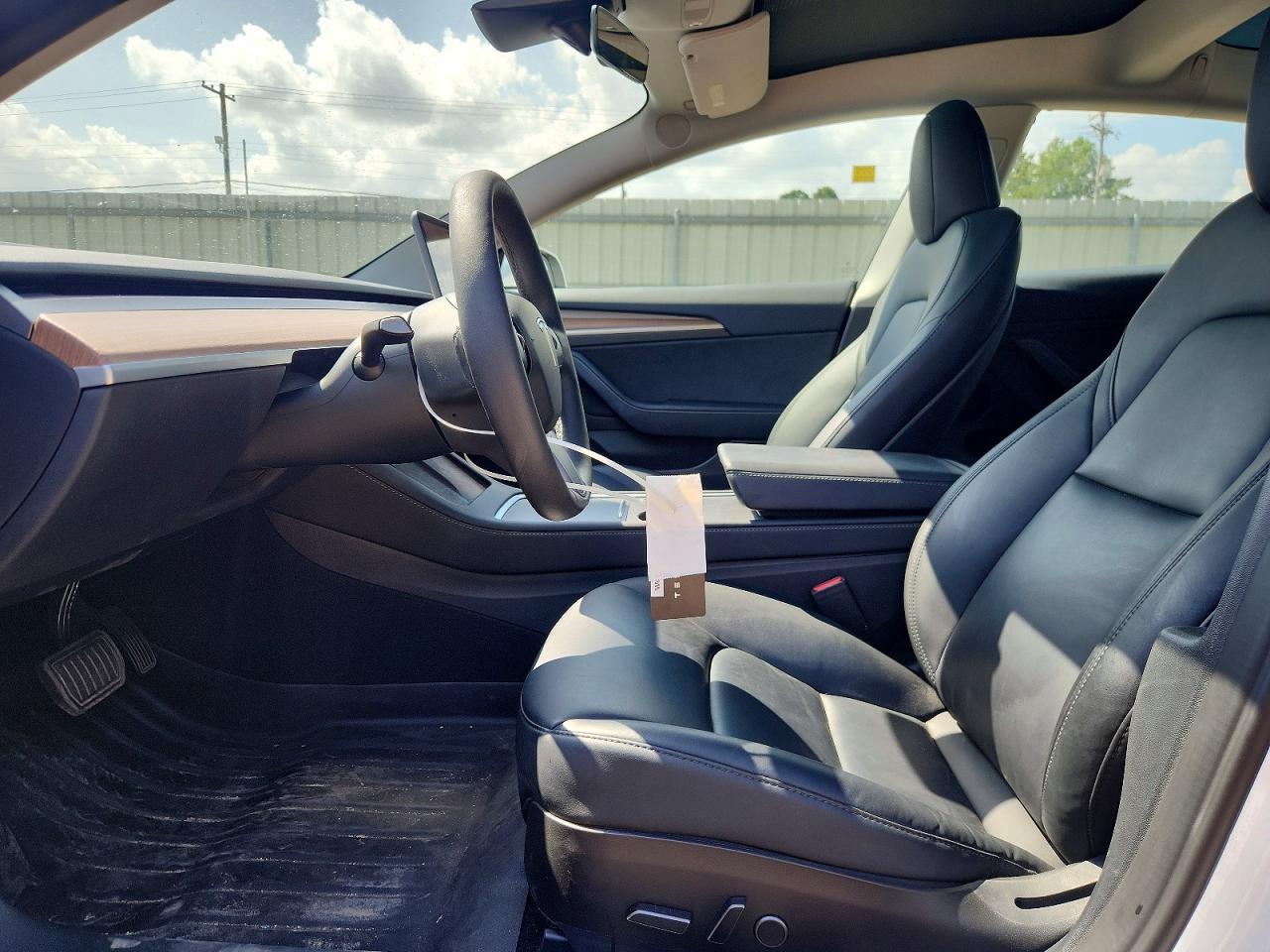 2023 Tesla Model 3 - Image 7