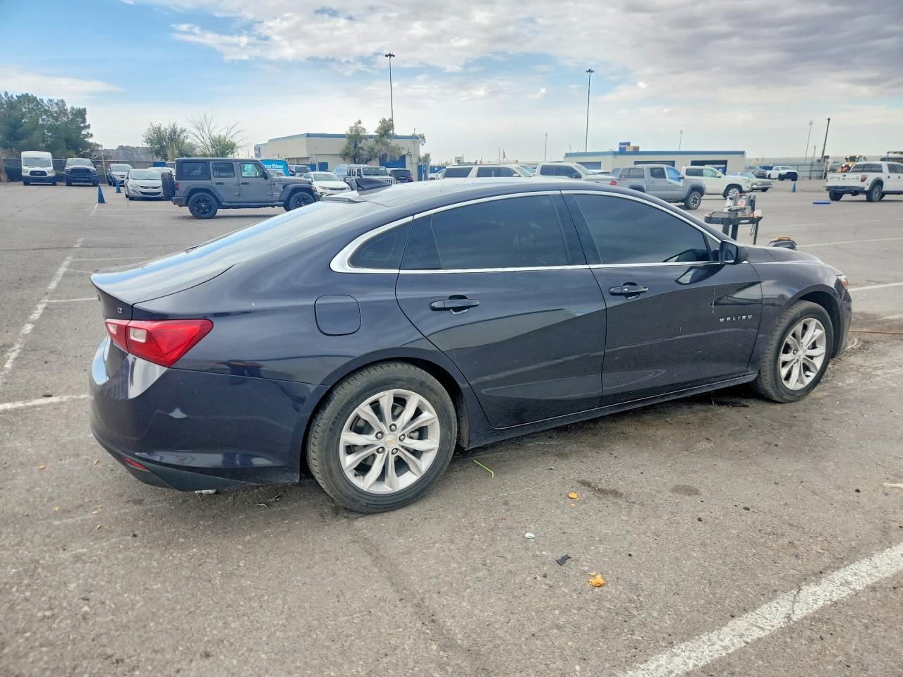 2023 Chevrolet Malibu Lt - Image 3
