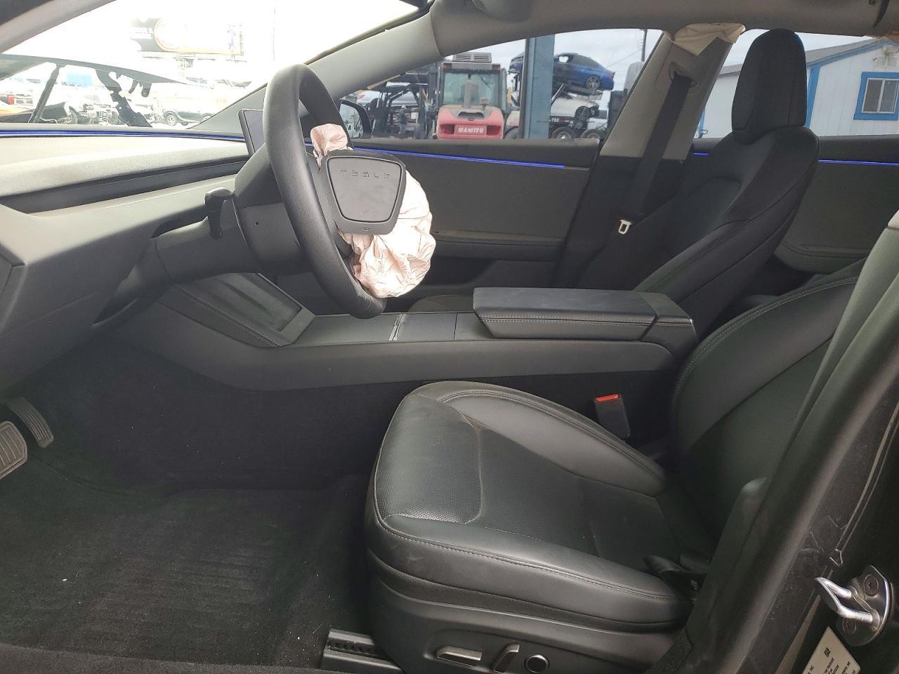 2026 Tesla Model 3 - Фото 7