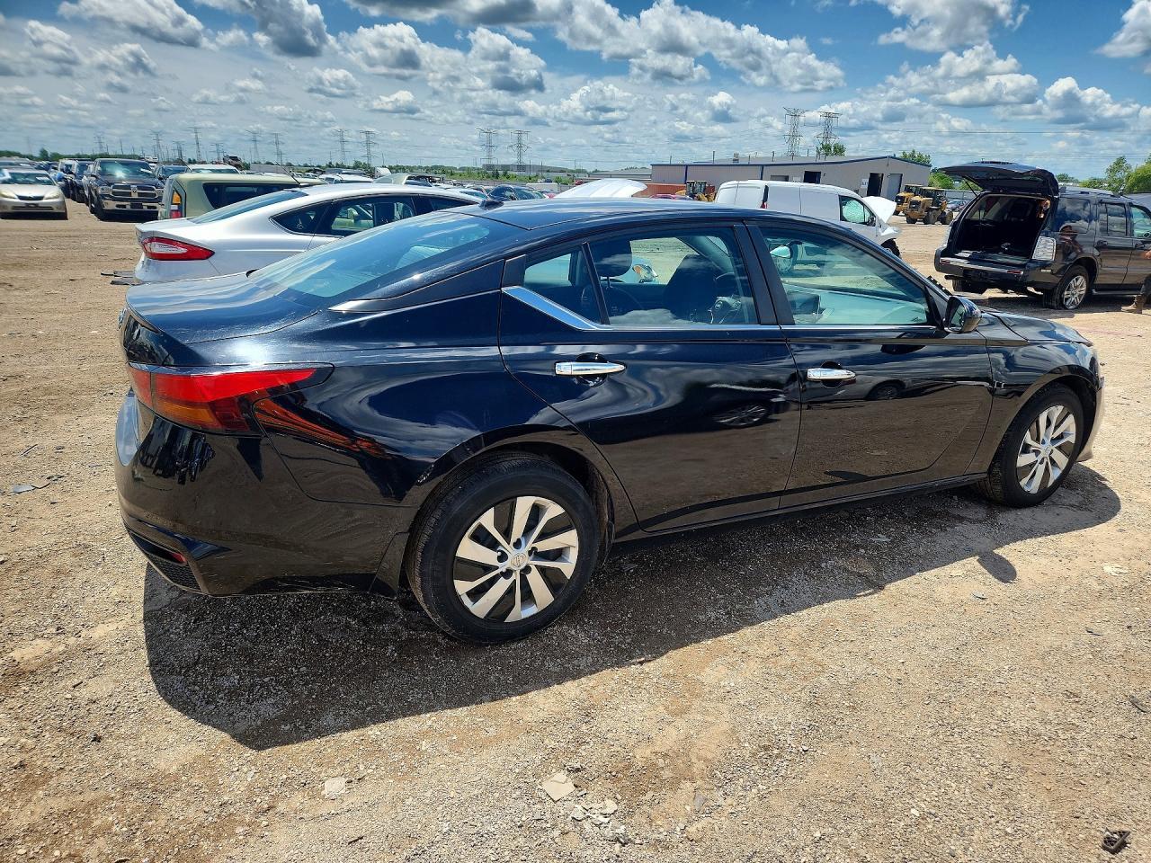 2020 Nissan Altima S - Фото 3