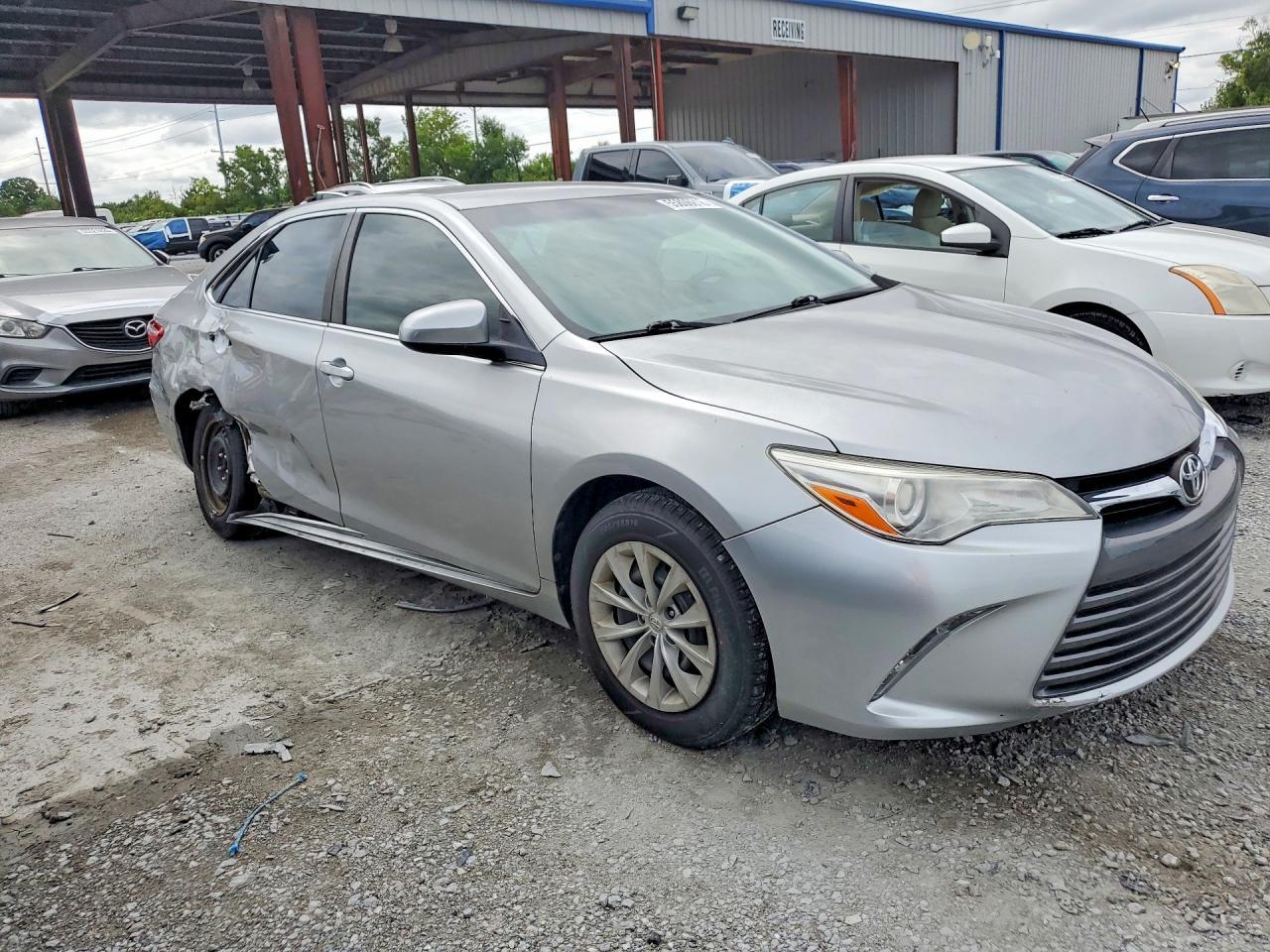 2017 Toyota Camry Le - Фото 4