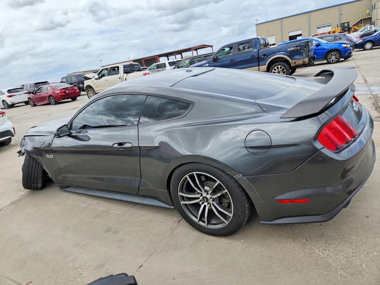 2017 Ford Mustang Gt - Фото 2