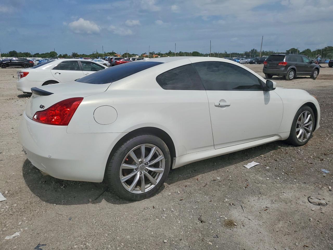 2013 Infiniti G37 Coupe X - Фото 3