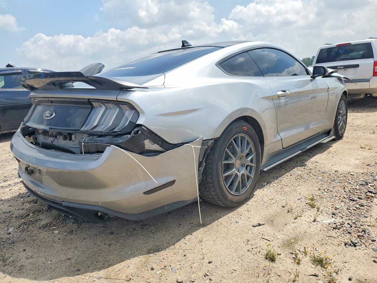 2022 Ford Mustang - Фото 3