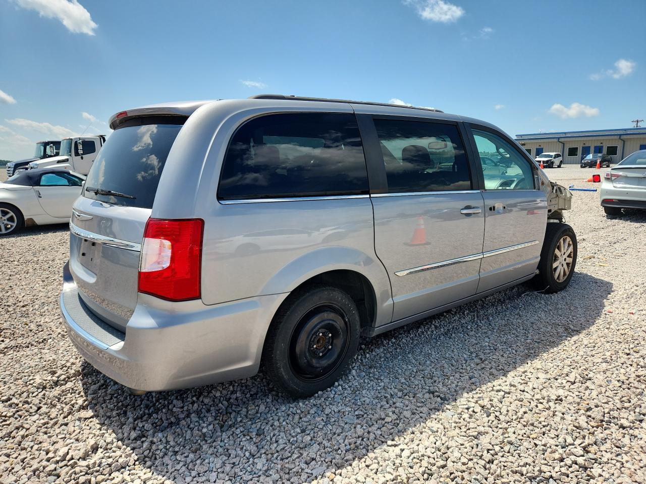 2015 Chrysler Town & Country Touring - Фото 3