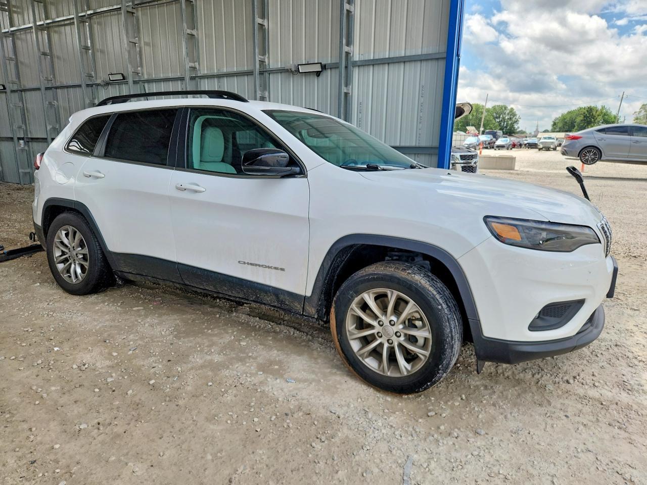 2022 Jeep Cherokee Latitude Lux - Image 4