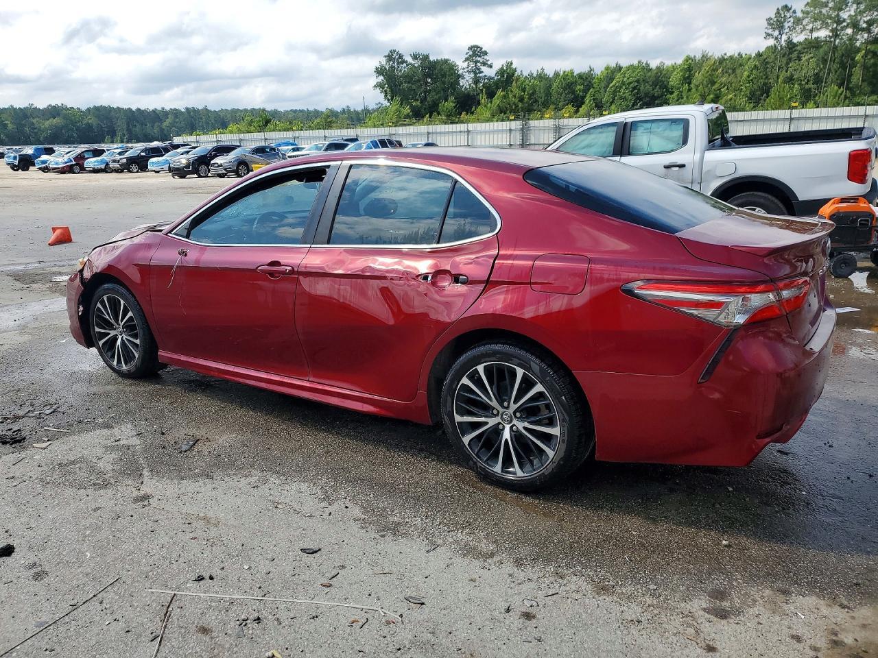 2018 Toyota Camry Se - Image 2