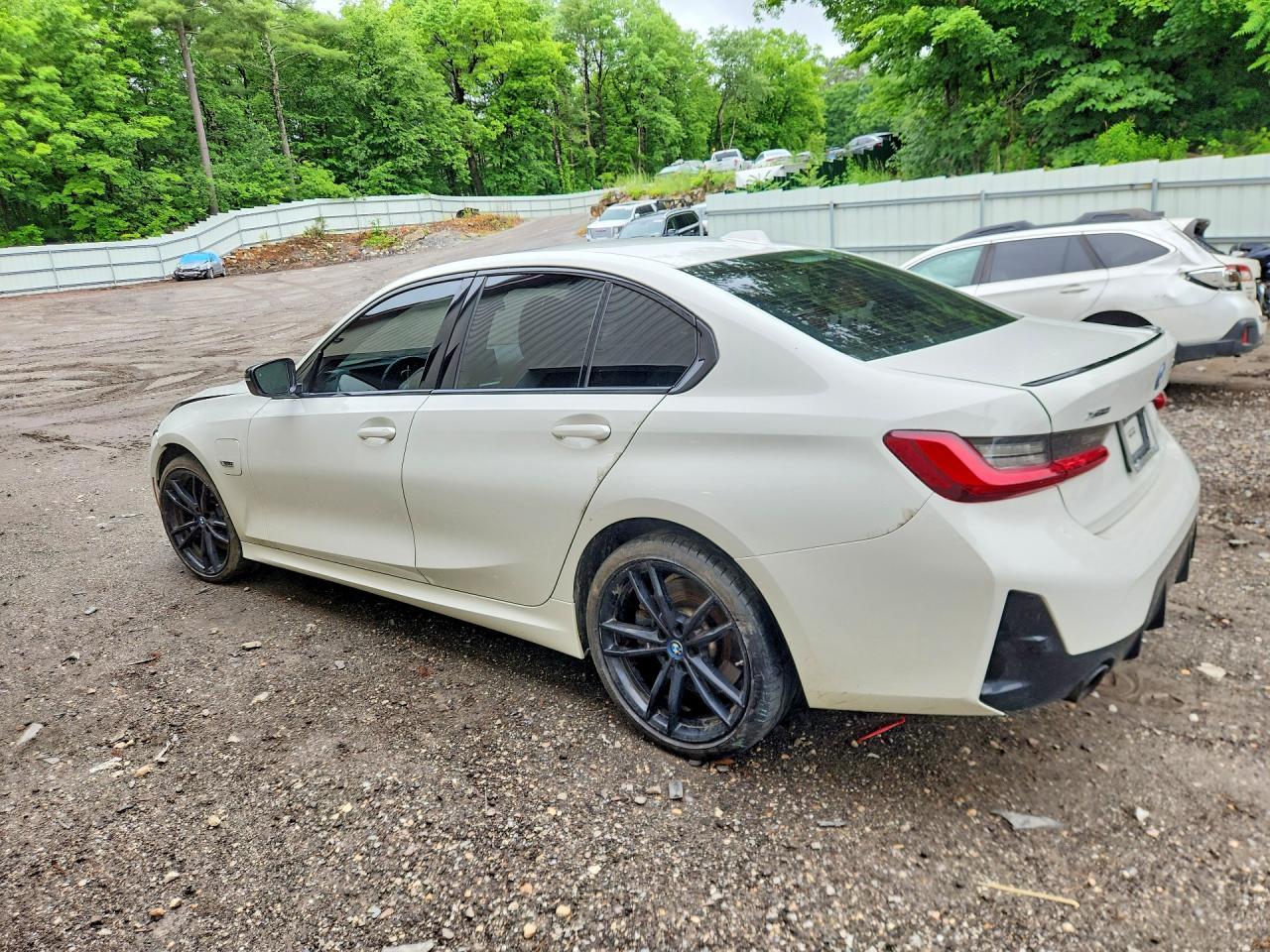2023 BMW 330Xe - Фото 2