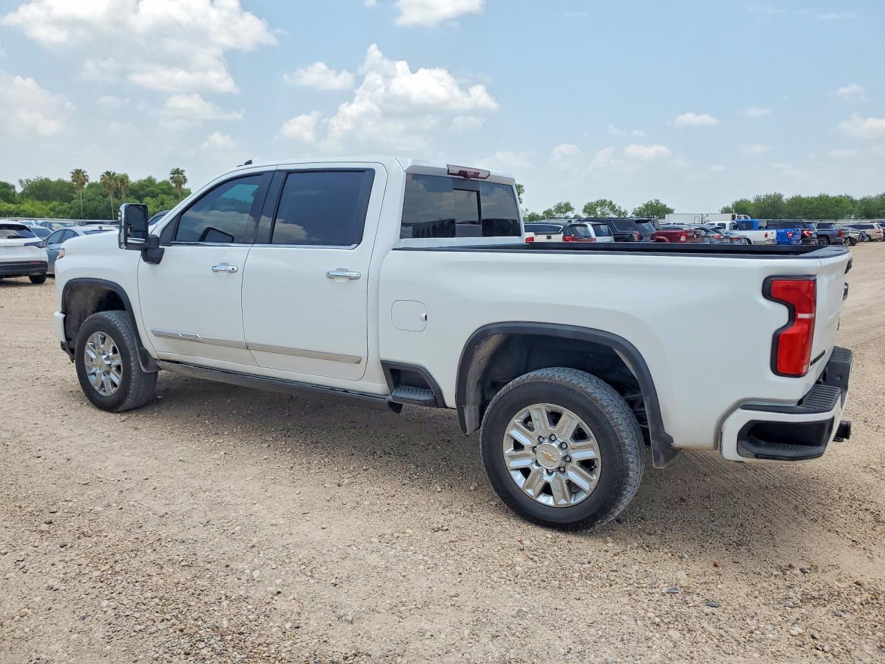 2024 Chevrolet Silverado K3500 High Country - Фото 2