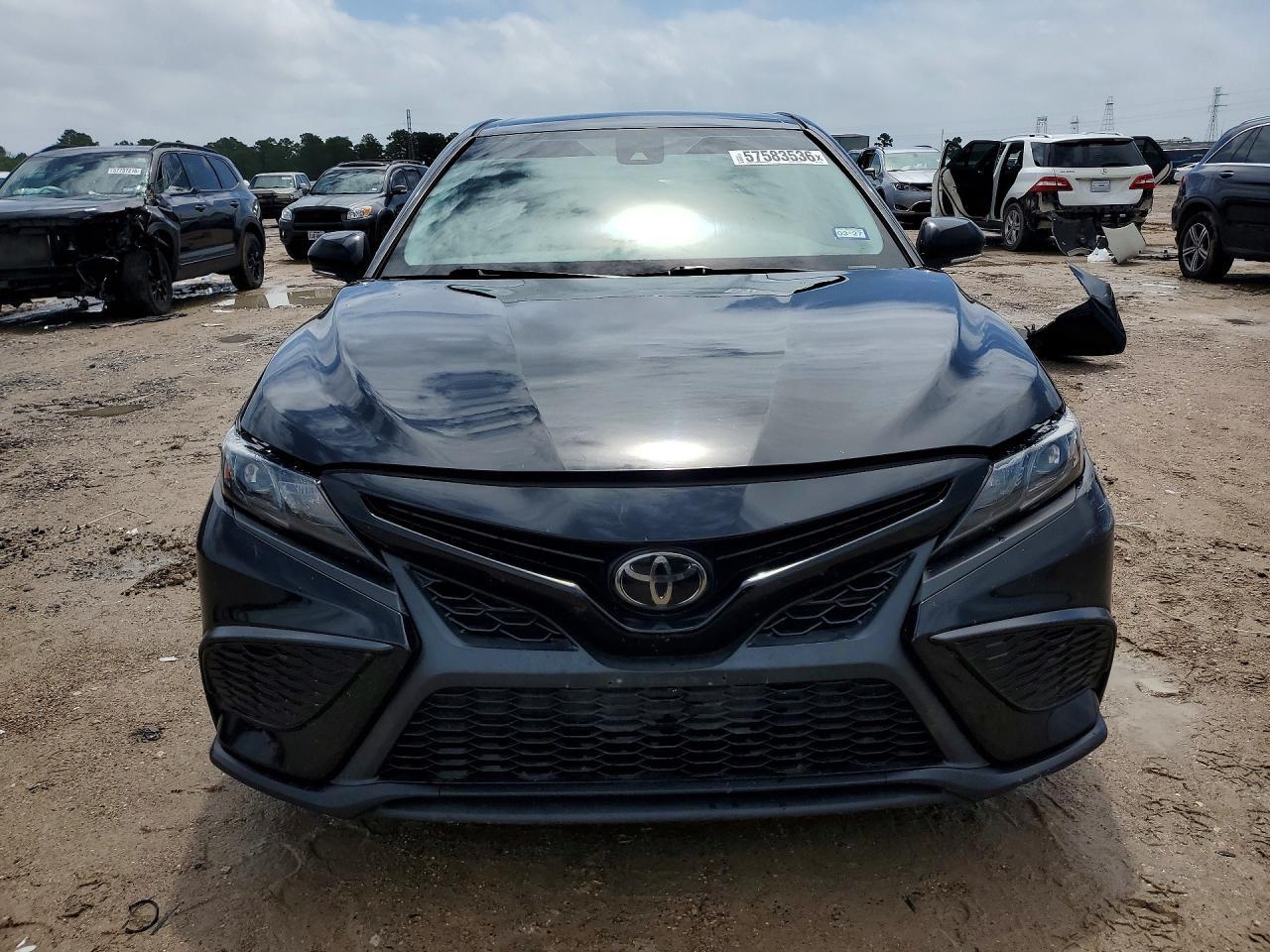 2022 Toyota Camry Se - Фото 5