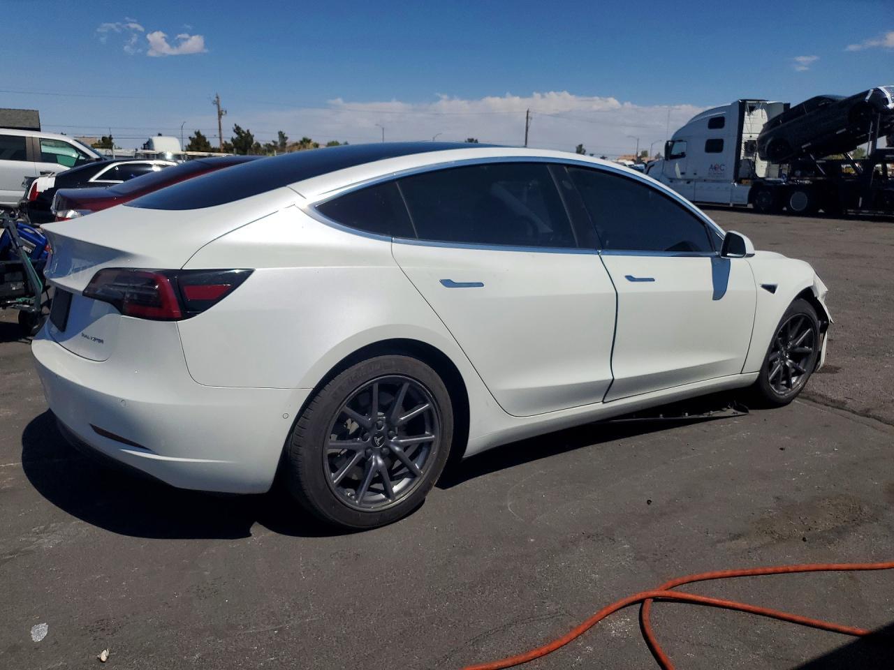2020 Tesla Model 3 - Фото 3