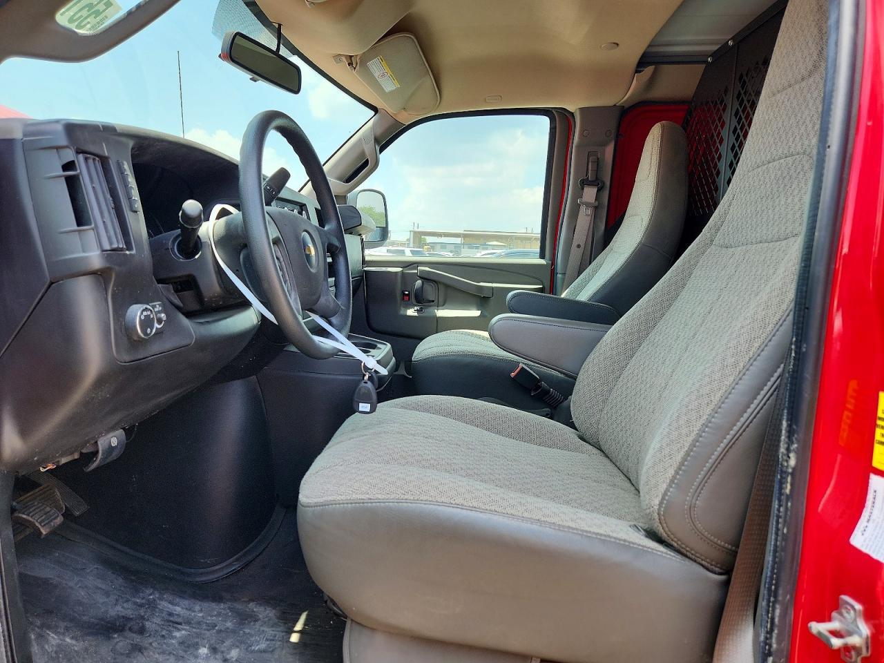 2024 Chevrolet Express G2500 - Фото 7