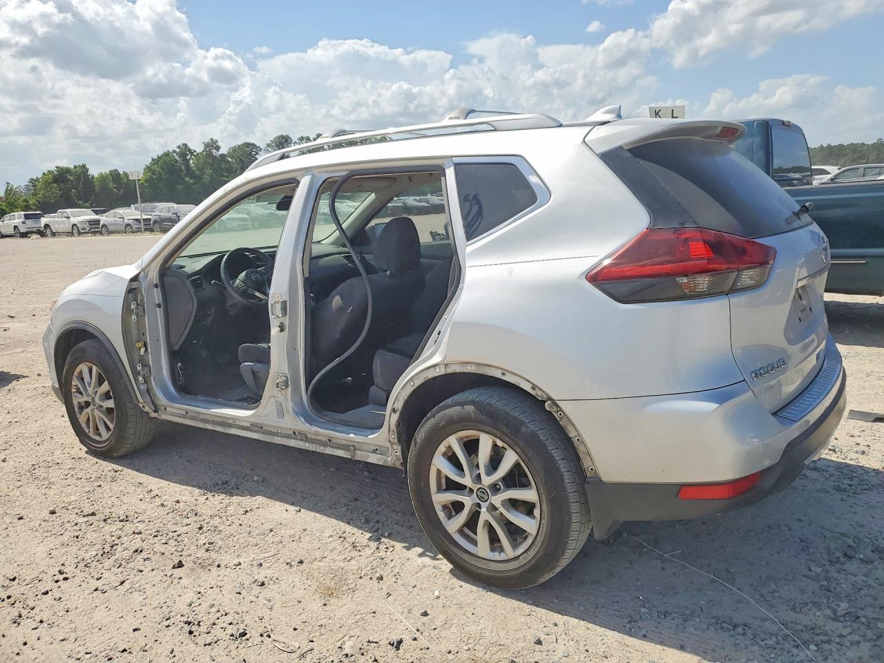 2019 Nissan Rogue S - Фото 2