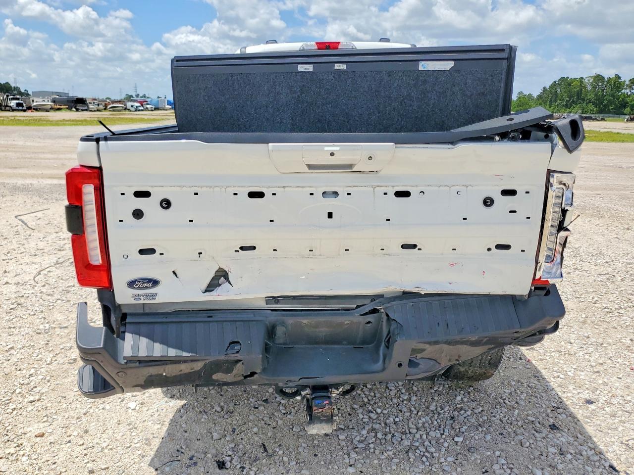 2024 Ford F250 Super Duty - Фото 6