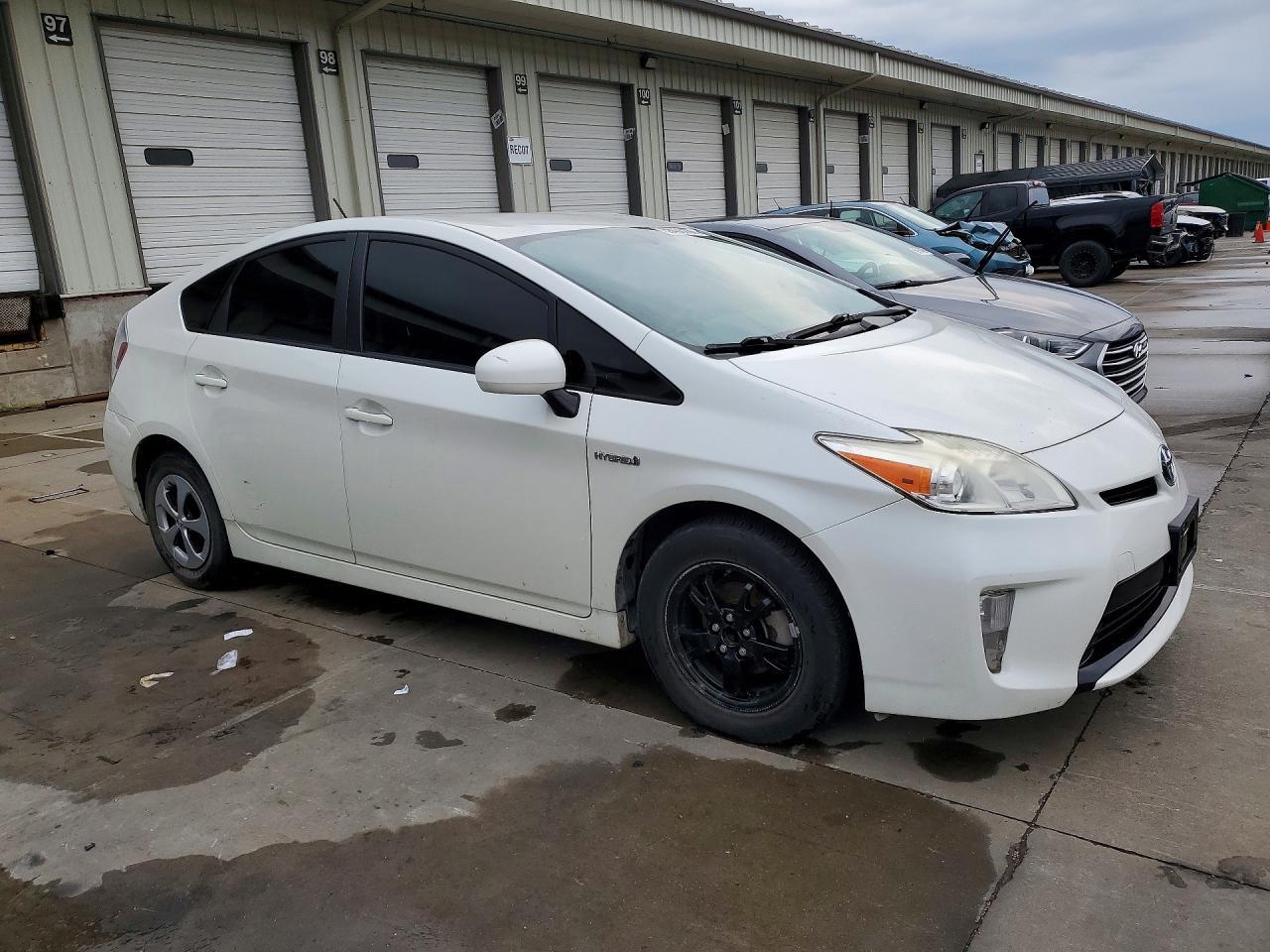 2013 Toyota Prius Three - Фото 4