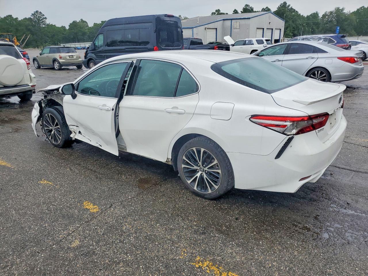 2018 Toyota Camry Se - Image 2