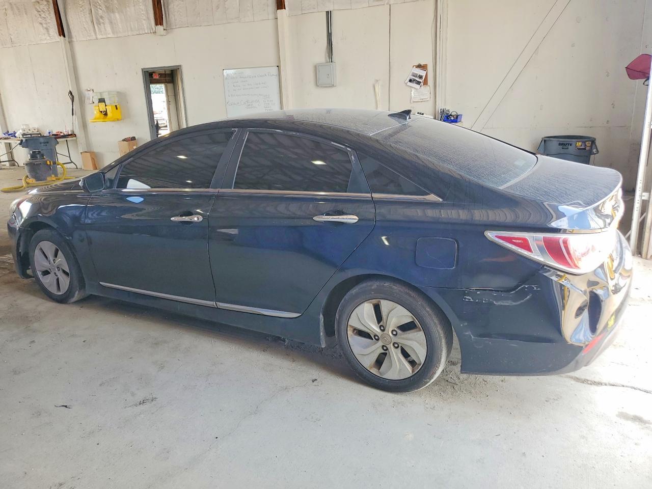 2015 Hyundai Sonata Hybrid Base - Image 2