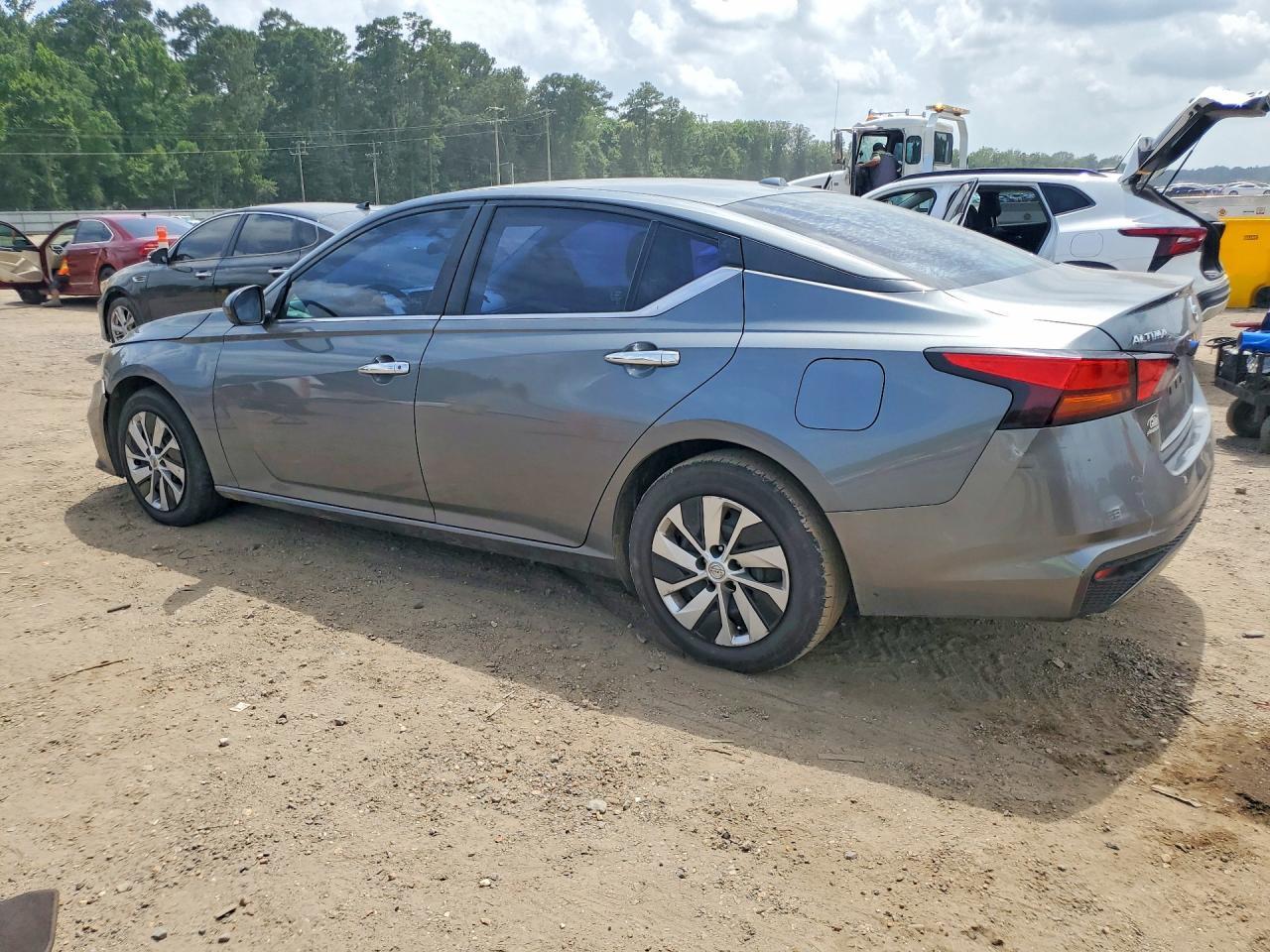 2020 Nissan Altima S - Image 2
