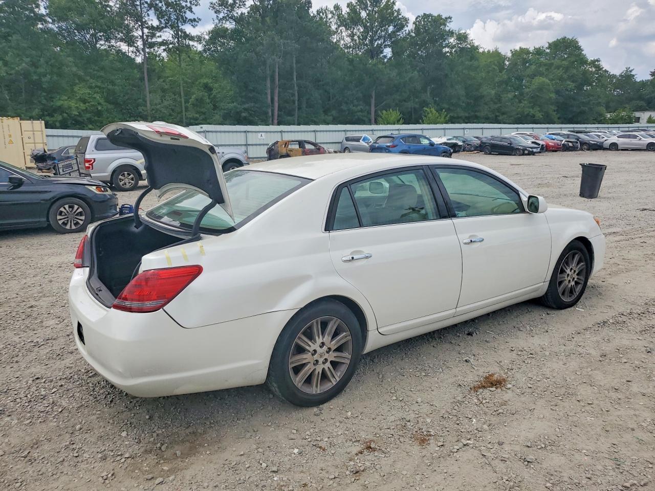 2008 Toyota Avalon Limited - Image 3