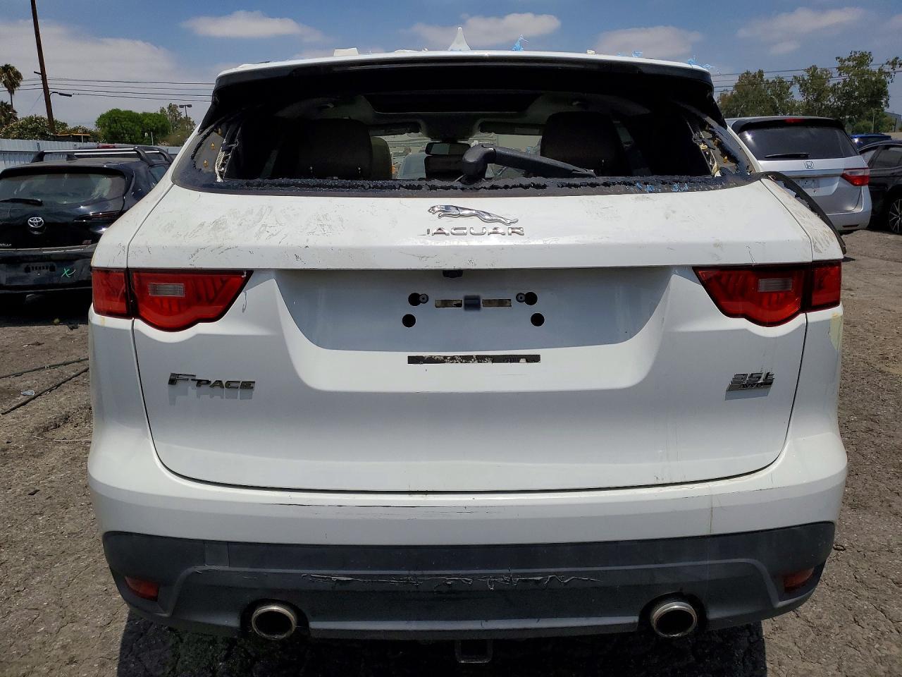 2017 Jaguar F-Pace Premium - Image 6