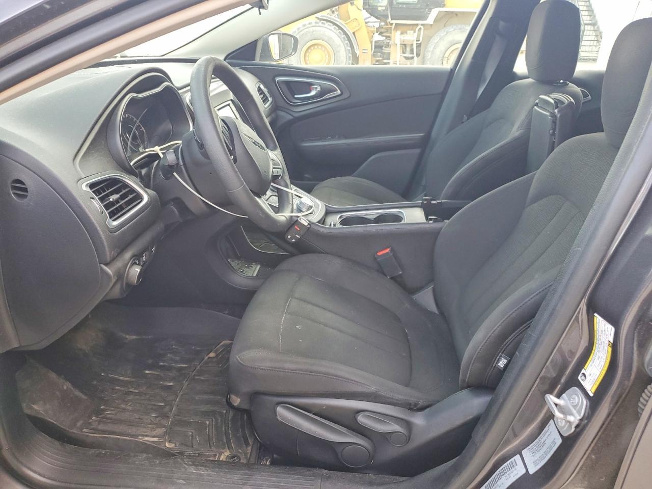 2017 Chrysler 200 Limited - Image 7