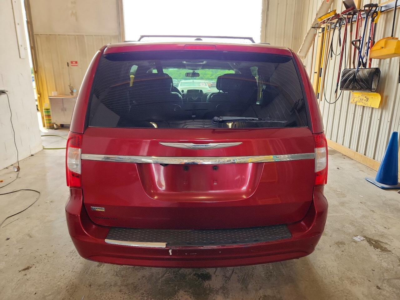 2013 Chrysler Town & Country Touring - Фото 6
