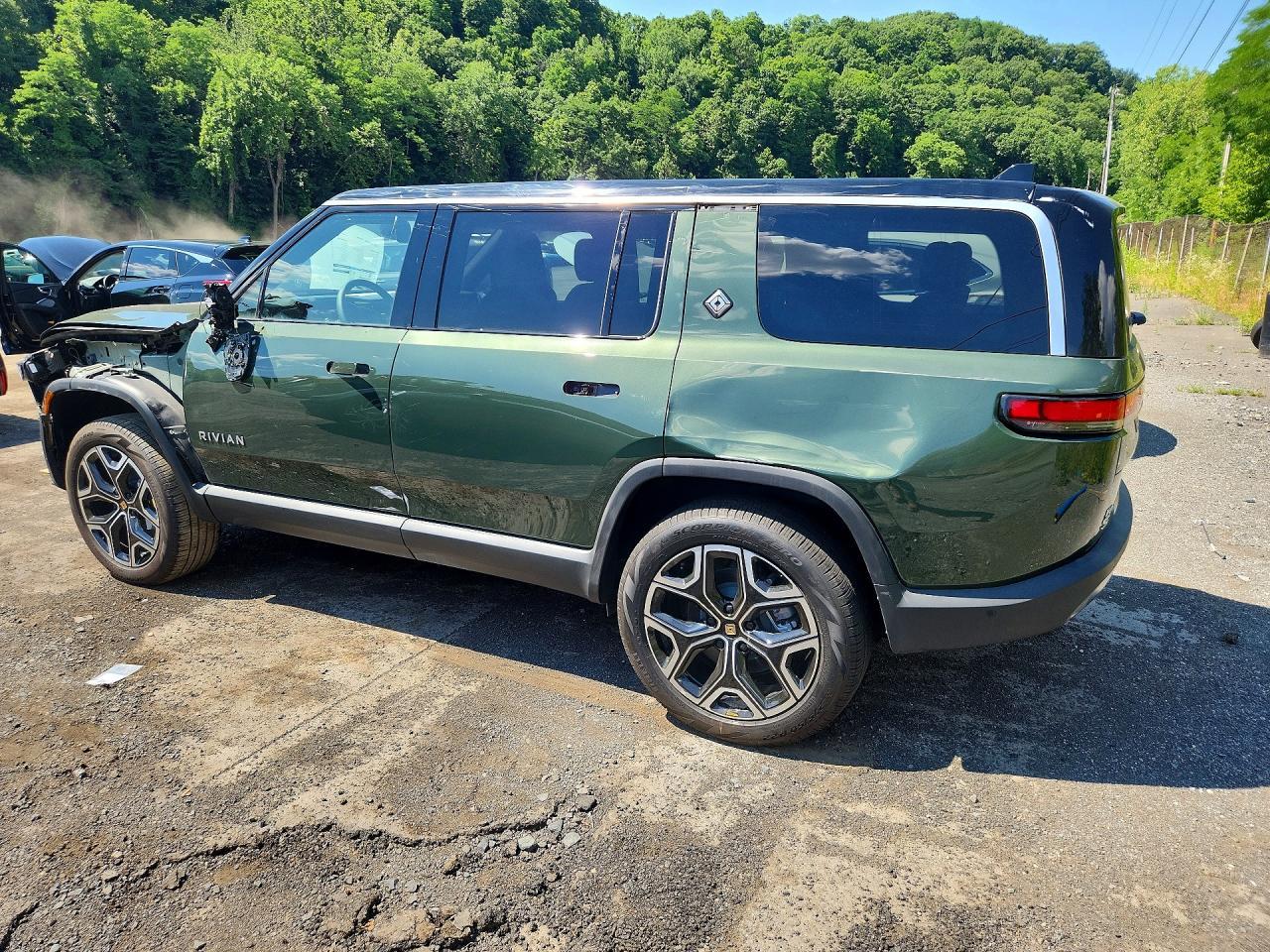 2026 Rivian R1S Adventure - Фото 2