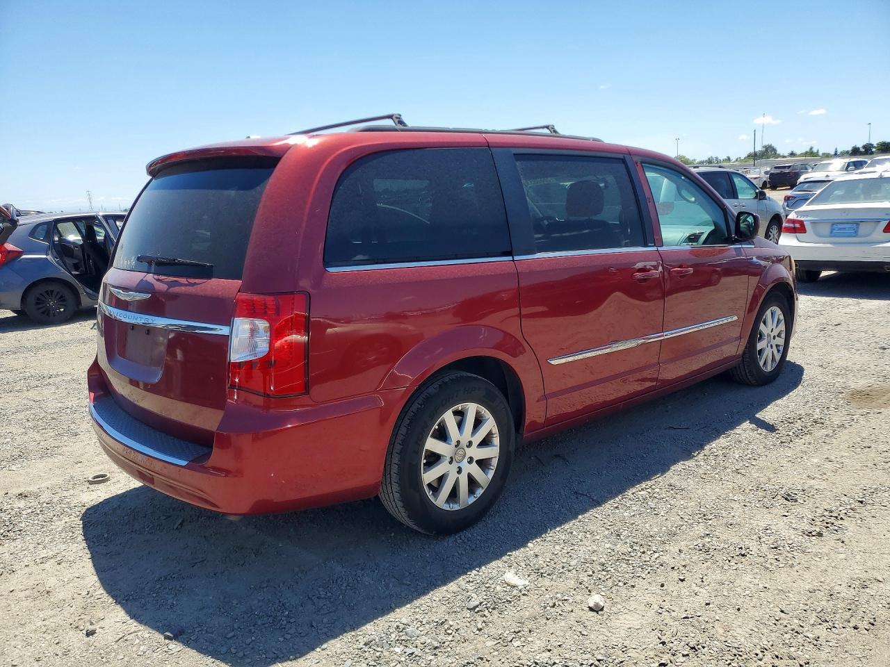 2013 Chrysler Town And Country - Image 3