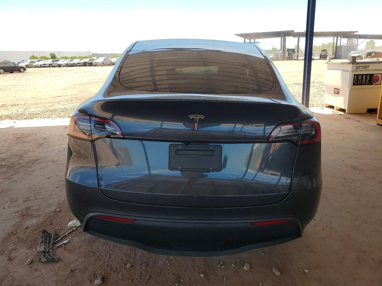 2025 Tesla Model Y - Фото 6