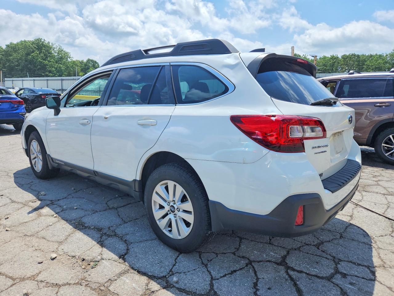 2018 Subaru Outback 2.5I Premium - Image 2