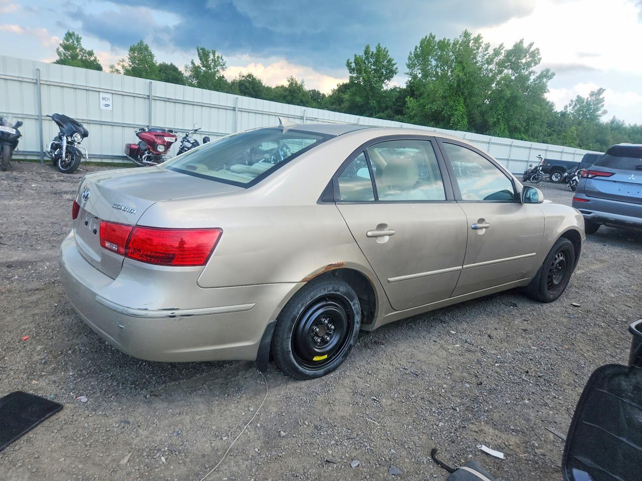 2010 Hyundai Sonata Gls - Image 3