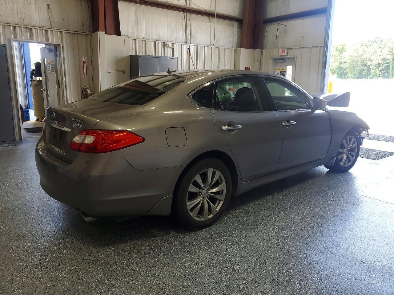2013 Infiniti M37 X - Image 3