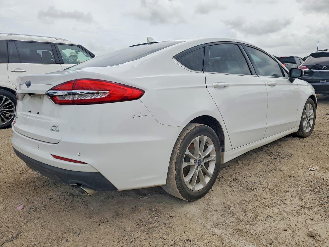 2020 Ford Fusion Se - Фото 3