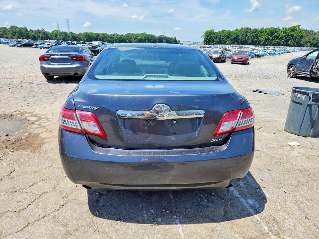 2011 Toyota Camry Xle V6 - Фото 6