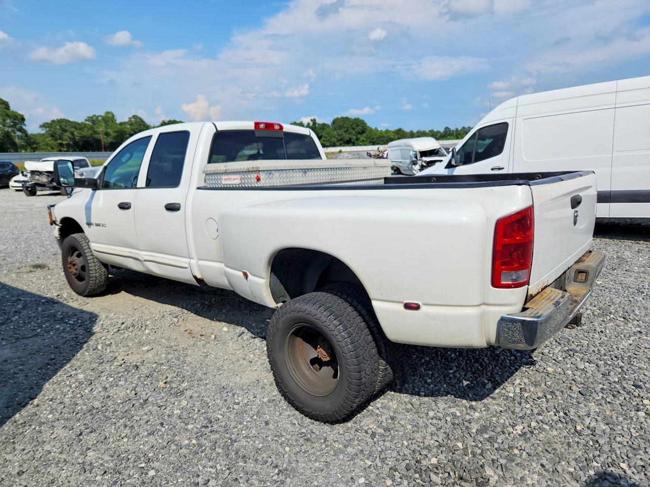 2003 Dodge Ram 3500 St - Фото 2