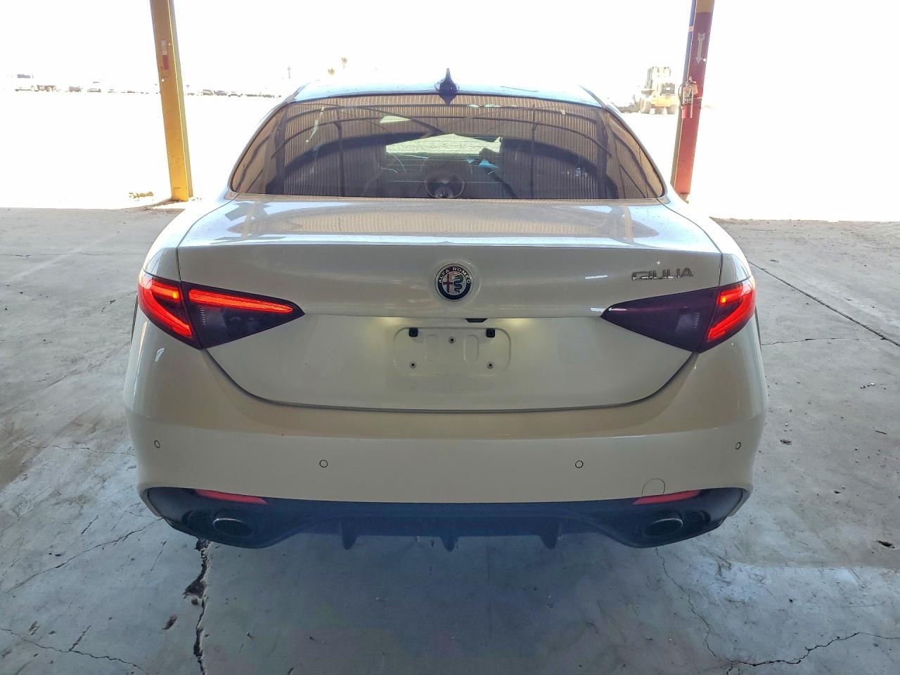 2017 Alfa Romeo Giulia Ti - Image 6