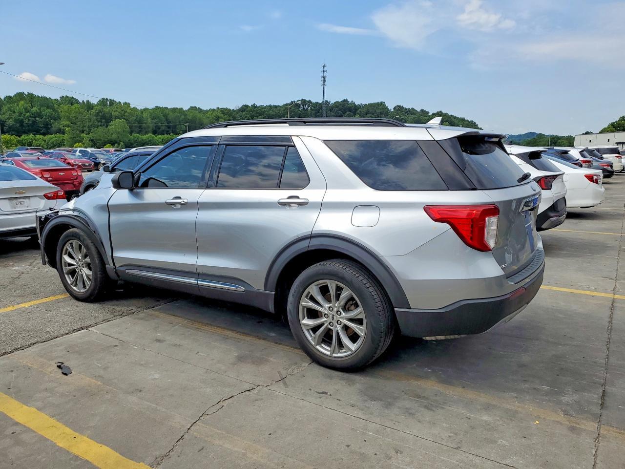 2020 Ford Explorer Xlt - Фото 2