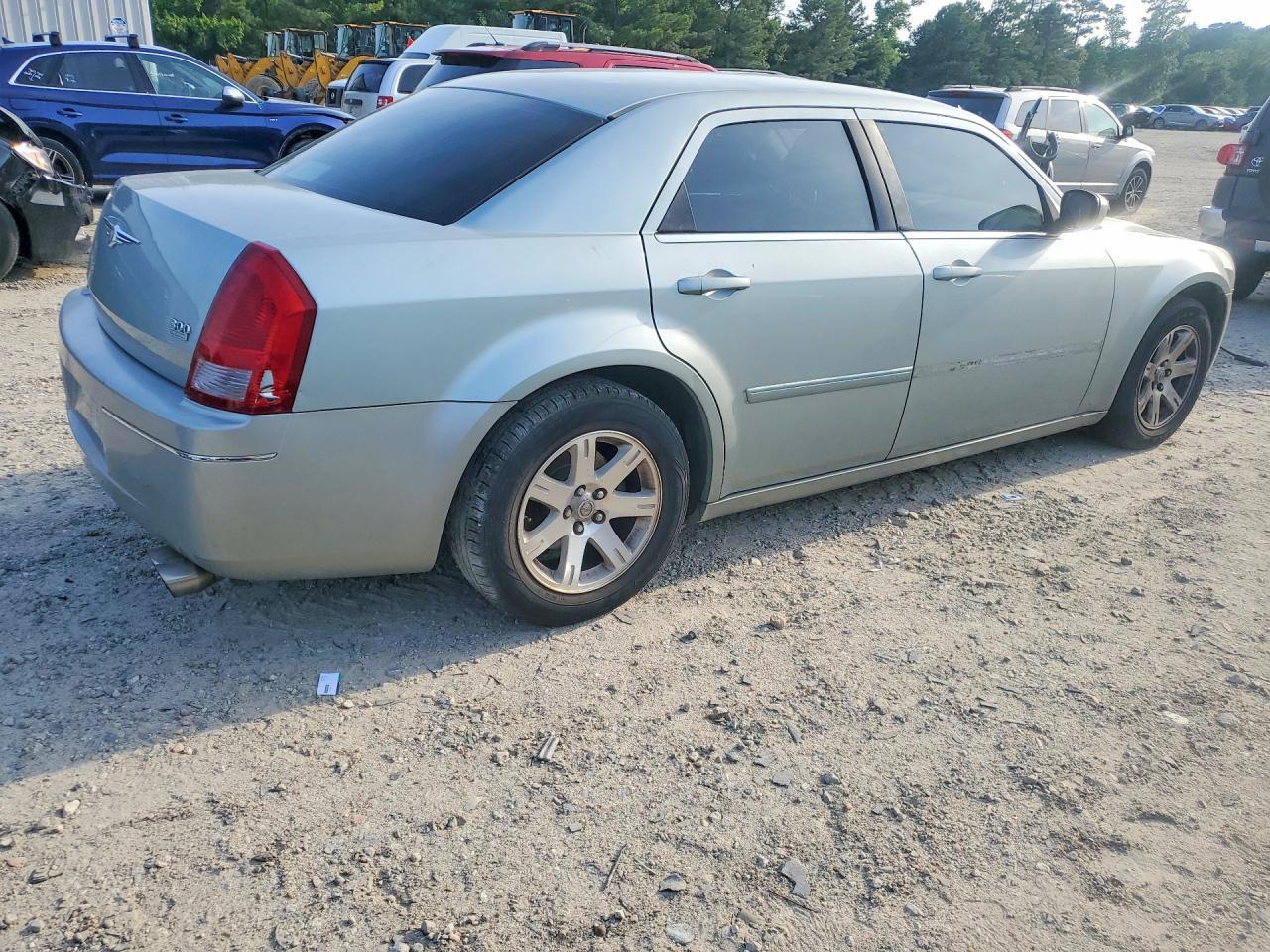2006 Chrysler 300 300S V8 - Image 3
