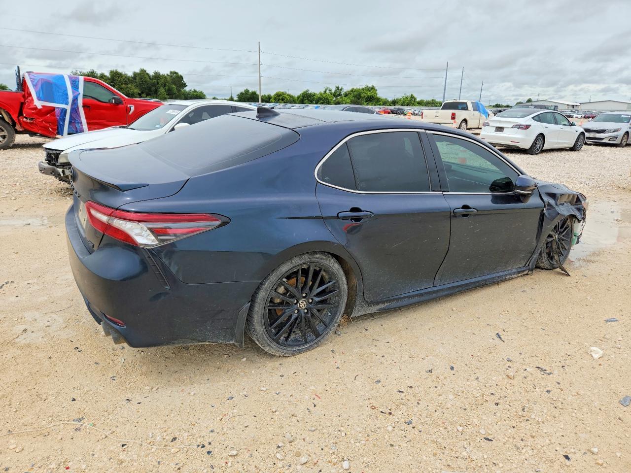 2021 Toyota Camry Xse - Фото 3
