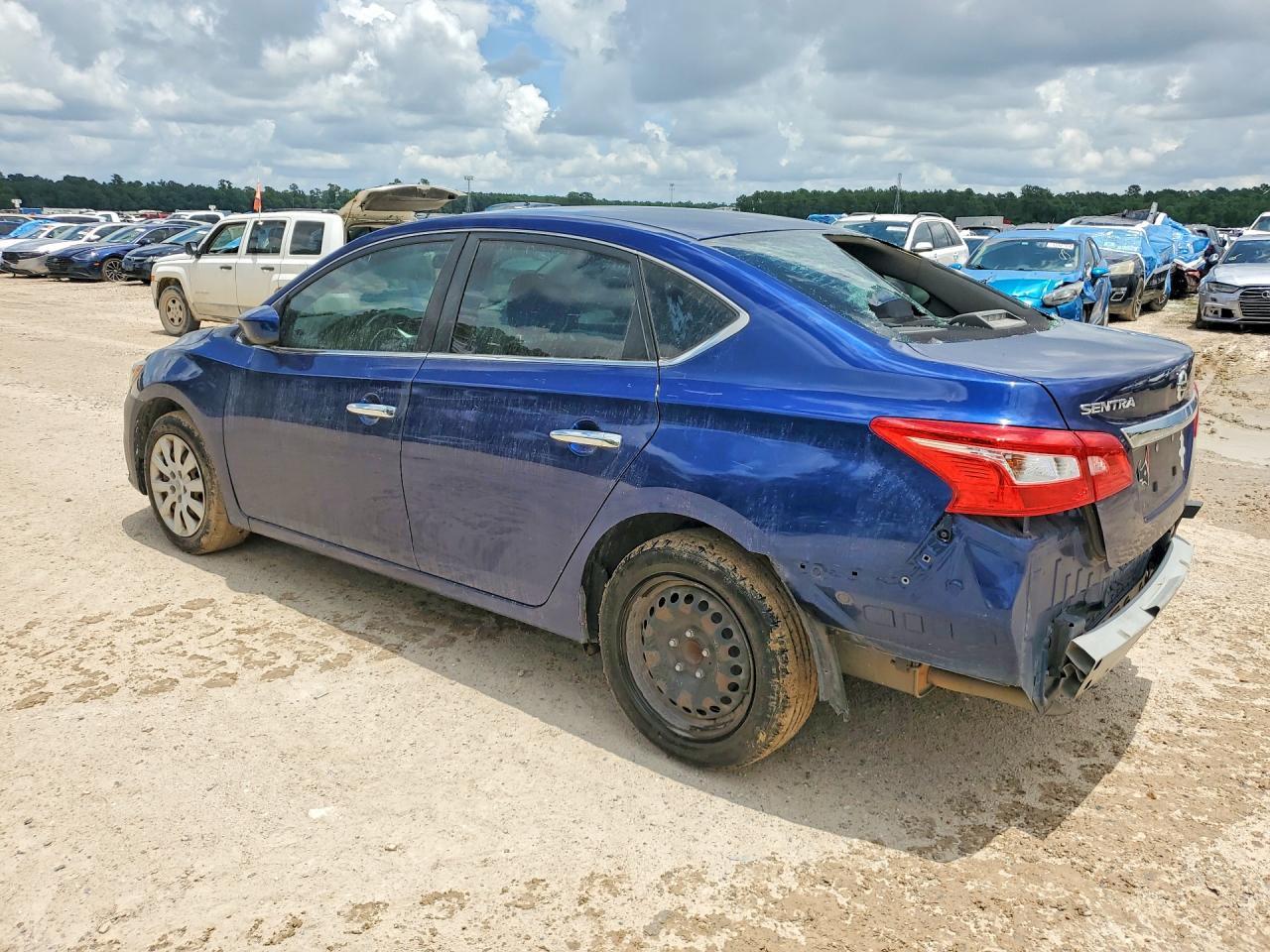2016 Nissan Sentra S - Фото 2