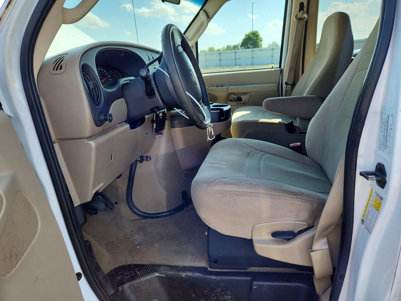 2008 Ford Econoline E350 Super Duty Wagon - Image 7