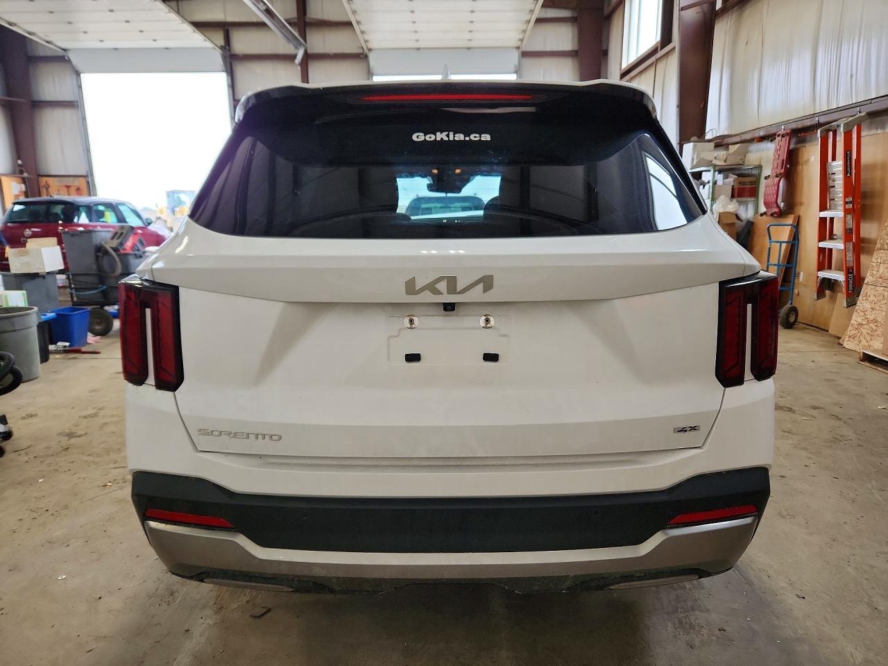 2025 Kia Sorento Ex - Image 6