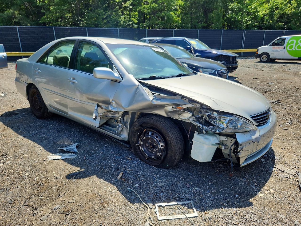 2005 Toyota Camry Le - Image 4