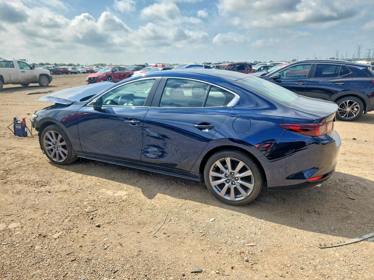 2024 Mazda 3 Preferred - Фото 2