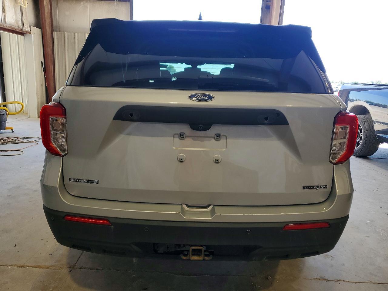 2022 Ford Explorer Police Interceptor - Image 6