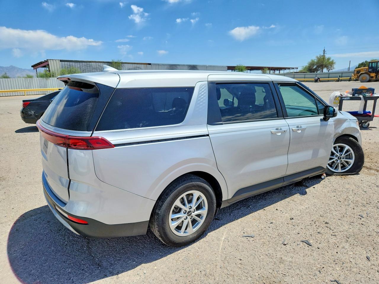 2022 Kia Carnival Lx - Фото 3