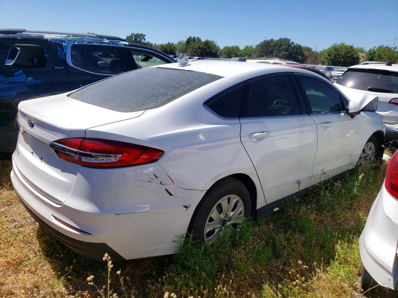 2020 Ford Fusion S - Фото 3